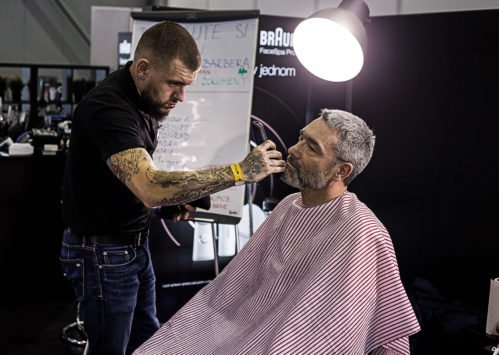 Roadshow Braun 2018: Produkty BRAUN v rukou špičkového anglického barbera Jaye Adamse.